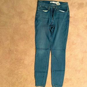 Levi’s Skinny Jeans Mid Rise
